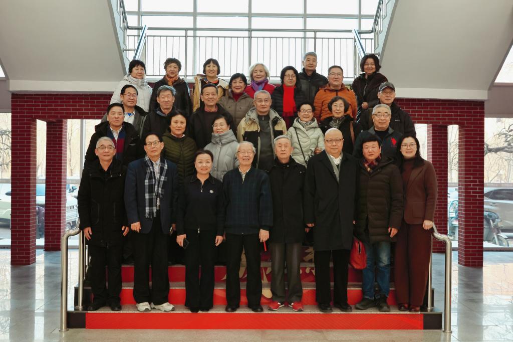 學校召開關(guān)工委工作會議