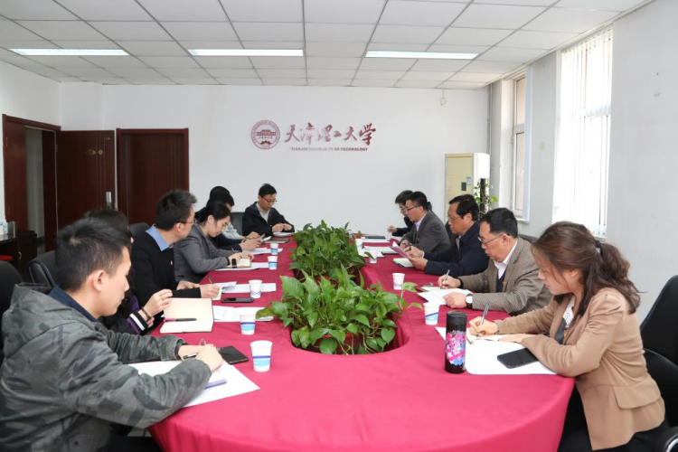 學(xué)校黨支部積極開展組織生活會(huì)和民主評(píng)議工作